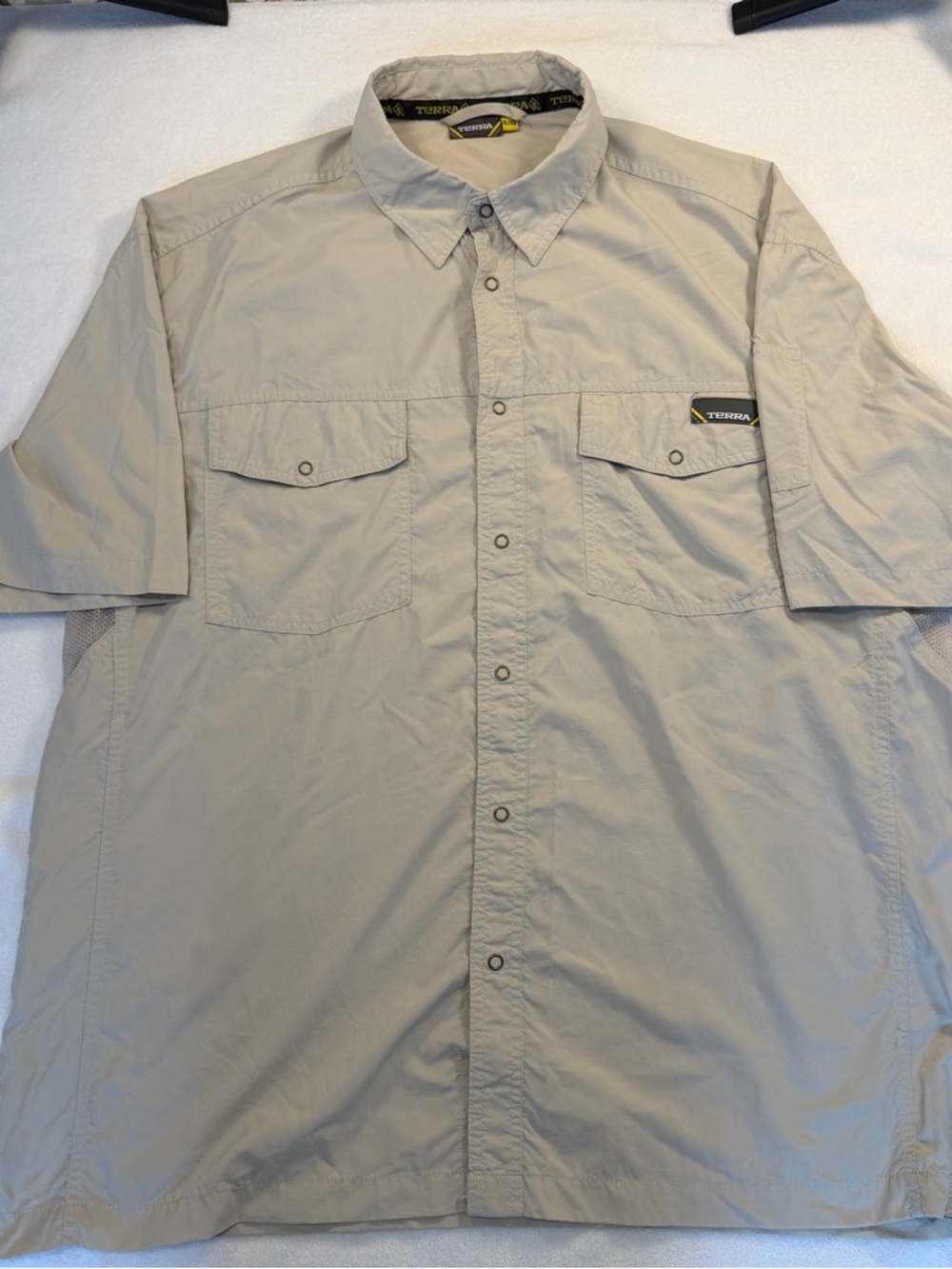 Terra Men’s Short-Sleeve Button-Down Casual Shirt in Light Khaki